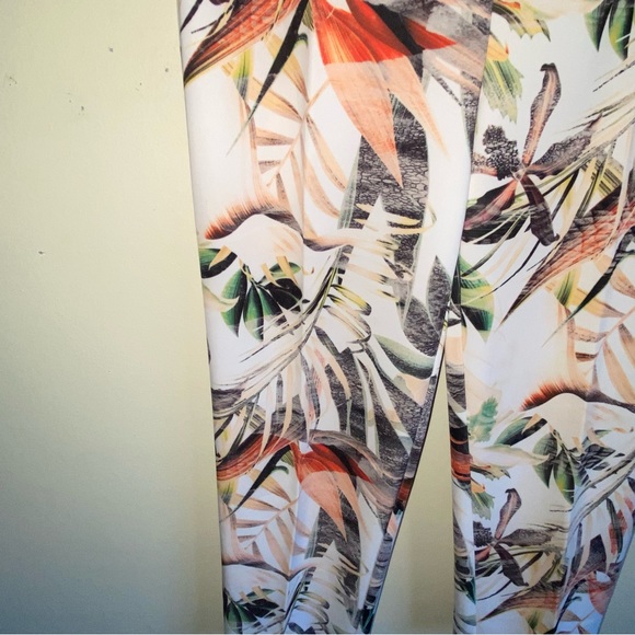 Joseph Ribkoff Floral Print Split Hem Pull On Pant - Picture 2 of 7